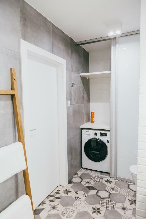 Eight Lux View In Old Town And Free Parking Apartamento Cracóvia Exterior foto