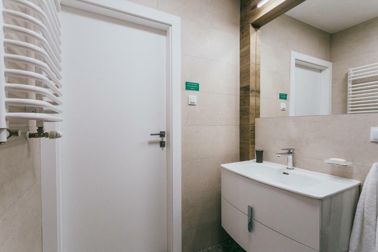 Eight Lux View In Old Town And Free Parking Apartamento Cracóvia Exterior foto